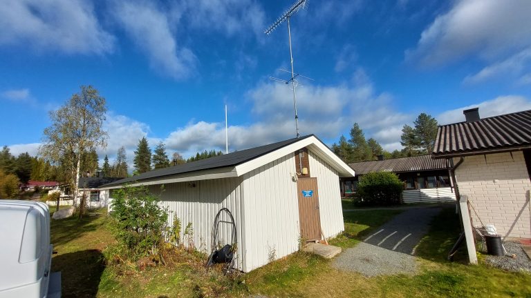 Varastorakennus uudella katolla